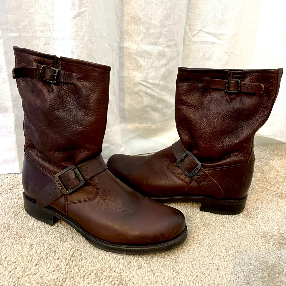 Frye Veronica Short pull on boot
